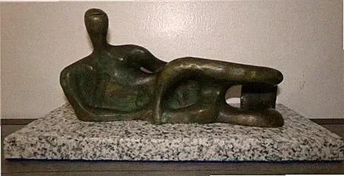 HENRY MOORE BRONZE SCULPTURE " RECLINING FIGURE " SIGNED AND NUMBERED